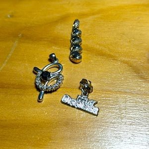 3 925. Silver pendants